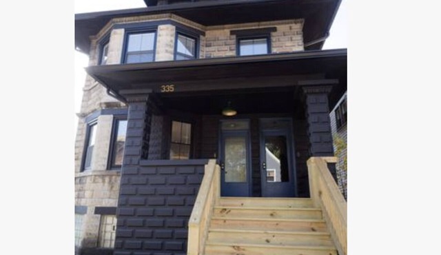 Newly renovated 2-bedroom flat in charming Forest Park, Pet Friendly!