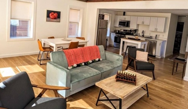 Newly renovated 2 Br apartment on historic Eagle Street