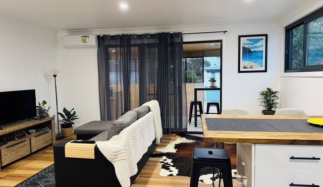 Newly renovated 2-bedroom apartment in Hawks Nest 2 min walk to water,AC,BBQ.