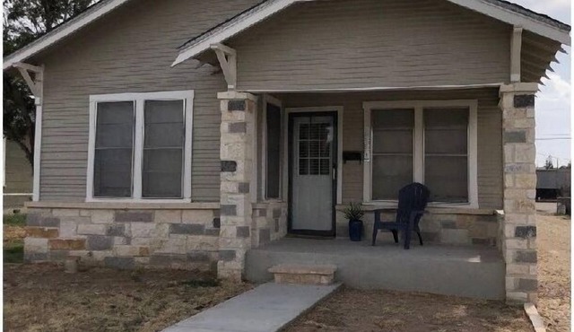 Newly renovated 2 bedroom house with king beds