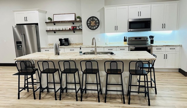 Newly Renovated 2-bedroom apartment in charming Dyersville, IA