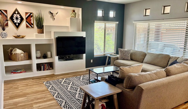 Newly Renovated 2-bedroom/2-bath, Dog Friendly Condo in fabulous Oro Valley