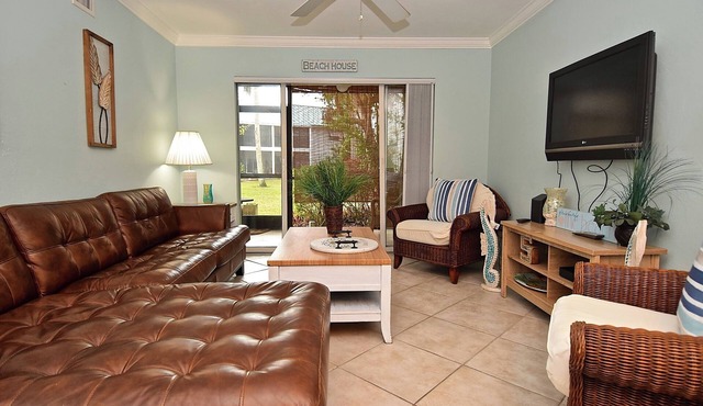 Newly Renovated 2 Bed/2 Bath 1st floor. Htd Pool, Wifi, 0.25 mi to Siesta Beach