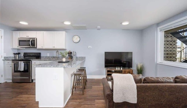 Newly Renovated 2 Bedroom