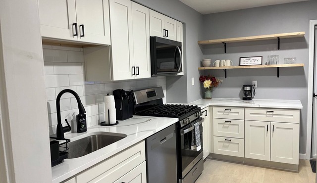 Newly renovated 2 bedroom home located near the waterfront and Carnegie Library!