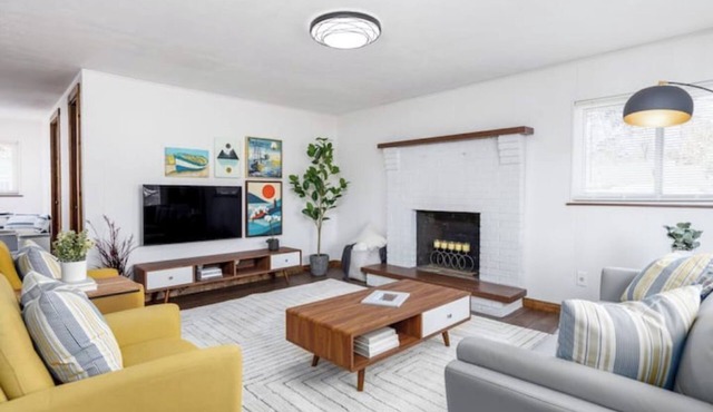 Newly renovated 2-bedroom cottage by the lake