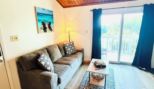 Newly Renovated. 2BR condo, Resort amenities, golf course view, beach access.