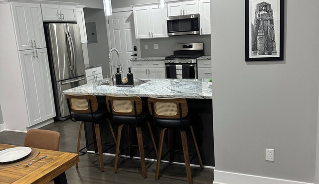 Newly renovated! 2b-2b dbl in Gordon Square, Cleveland! 5mins from downtown!