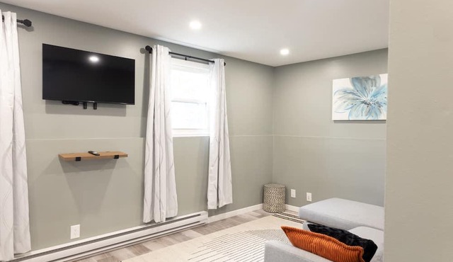 Newly Renovated 2bed/1bath Apartment / Cozy&Clean