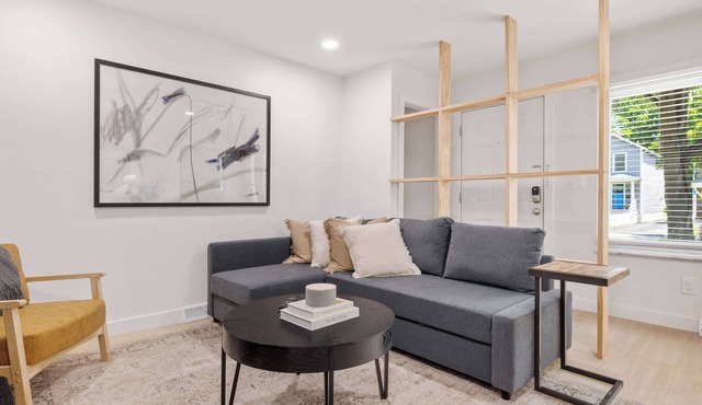 Newly Renovated 2BR/2BA Duplex!