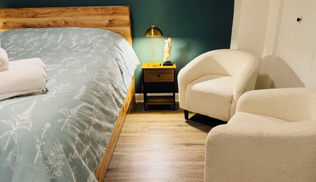 Newly Renovated 2BR Unit Near DePaul University