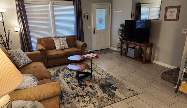 Newly renovated 2BR Townhouse within the securely gated Hot Springs Village.