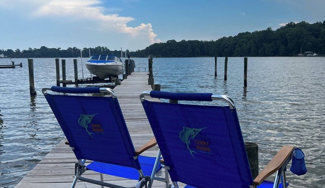 Newly Renovated 2BR Waterfront Cottage with Dock