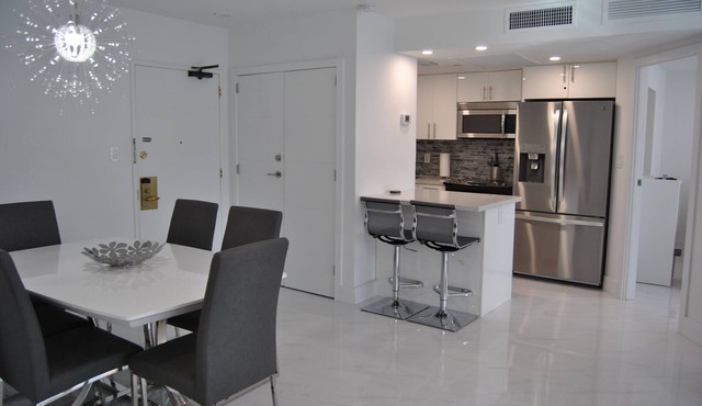 Newly renovated 3/2 condo on Miami Beach's Alexander Hotel
