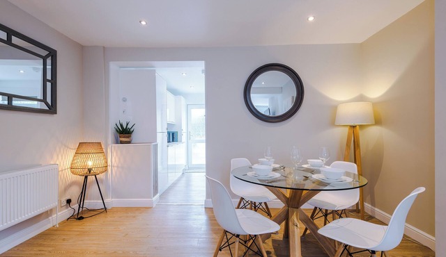 Newly renovated 3 bed house, Perfect for contractors, or family stays