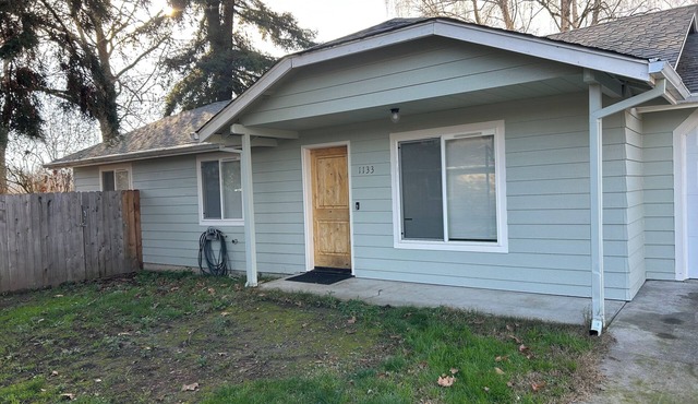 Newly Renovated 3-bedroom Centrally located Home in Grants Pass