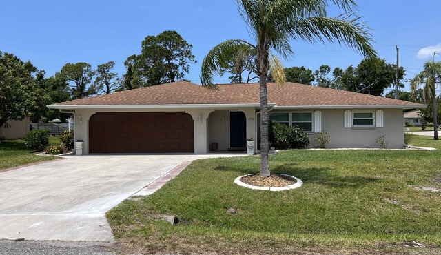 Newly renovated 3 bdrm/2 bath Venice home, 10 min to beach, dog friendly!