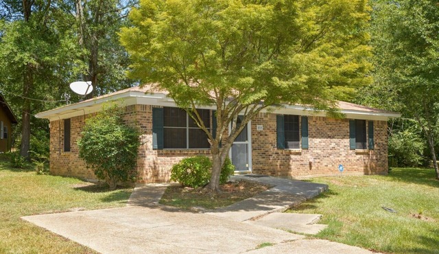 Newly Renovated 3-Bedroom - William's Haven 5C with WiFi & AC, Louisville MS
