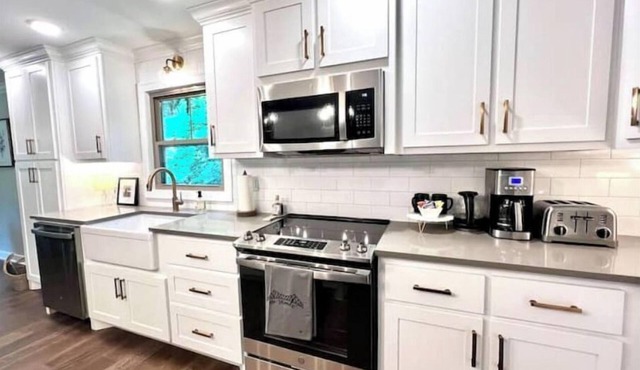 Newly renovated 3 Bed/3 Bath house conveniently located in Florence, AL.