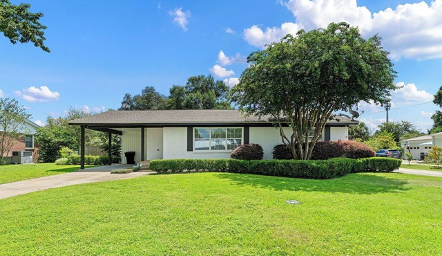 Newly renovated 3 Bed/3 Bath house with pool and hot tub in lovely Pensacola