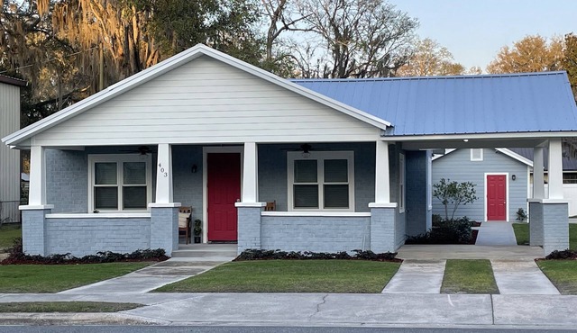 Newly Renovated 3 bedroom home close to springs, eateries, markets, and downtown