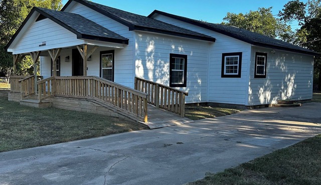 Newly renovated 3-bedroom house, minutes away from Coliseum, Lake & Lakecrest