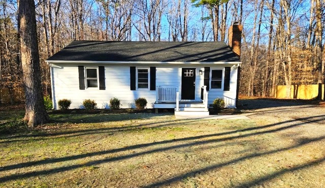 Newly renovated 3 bedroom home - minutes from venues!
