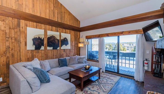 Newly renovated 3 bedroom, views, clubhouse amenities