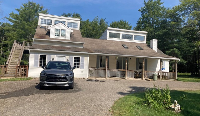 Newly renovated 3-bedroom 2 bath pet friendly unit on Barclay Mountain.