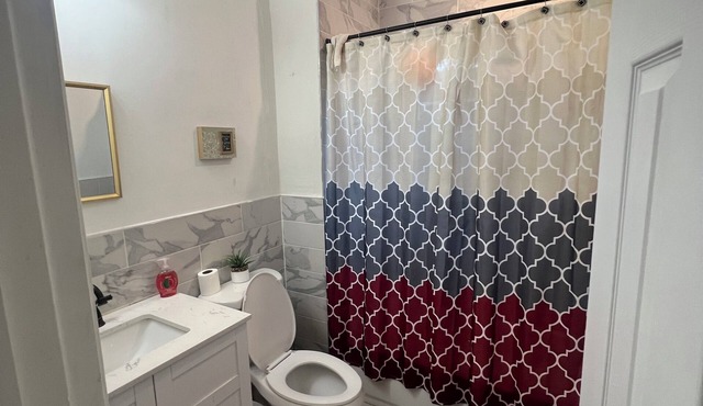 Newly renovated 3-bedroom apt fully furnished house with free WiFi, prime video