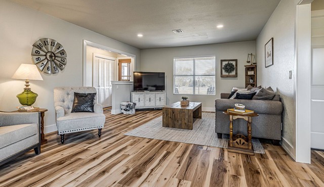 Newly Renovated 3-bedroom 2-Bath house with AC in Owasso close to everything!