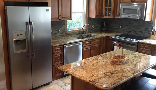Newly renovated 3 bedroom, 2 bathroom home (8.5 miles from airport)