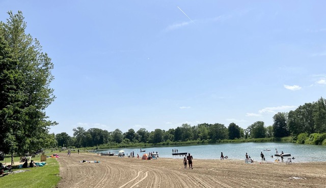 Newly-renovated 3-bedroom GetAway on a 40-acre Park, Beach & Lake