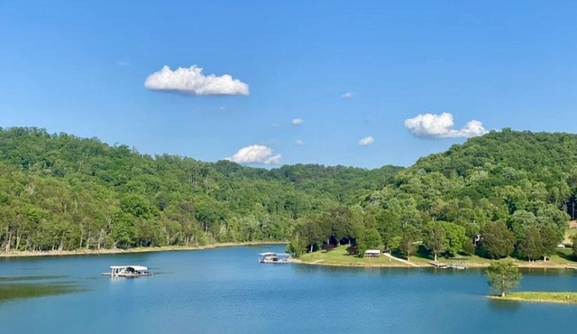 Newly renovated 3 br 2 bath condo on beautiful Norris Lake!