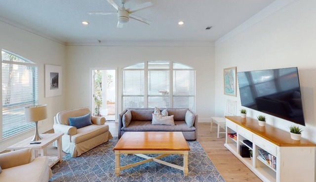 Newly Renovated 3BR Home in Gated Community 2 pools and Beach Access! Sleeps 10