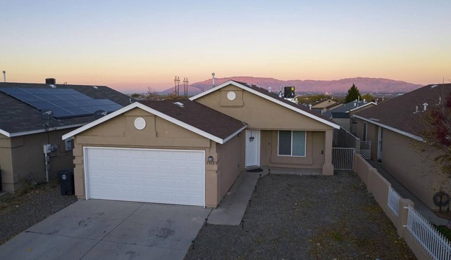 Newly renovated 3Bed 2Ba Family Home with Mountain View