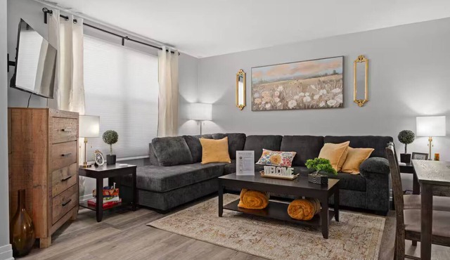 Newly Renovated 3BR in Kingston’s Desirable West End | The Yellow Door Retreat