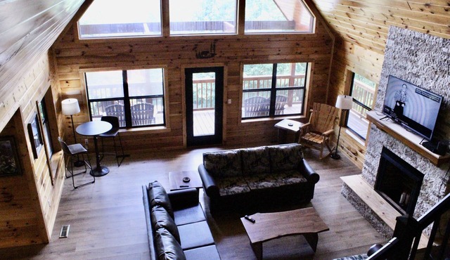 NEWLY RENOVATED 4 br, Beautiful Views, Game Room, Theater Room, Sleeps 12