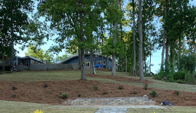 Newly Renovated 4 BD/2.5 BA Lakehouse w/ dock, kayak, paddle boat & lily pad.