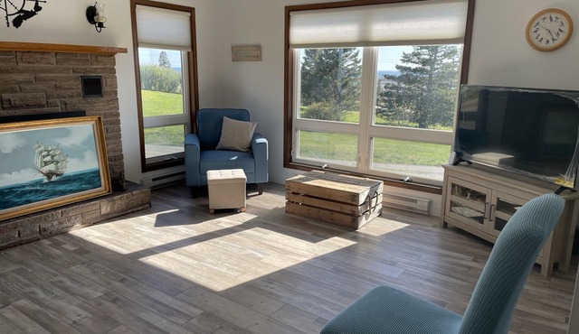 Newly renovated 4 bedroom 2.5 bathroom beachhouse close to Mavillette Beach.