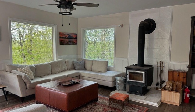 Newly Renovated 4 Bedroom Cottage on Shawanaga Lake