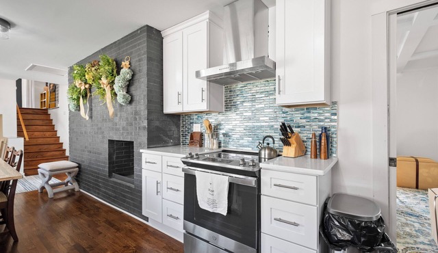 Newly Renovated 4 bedroom Mid Century Farmhouse