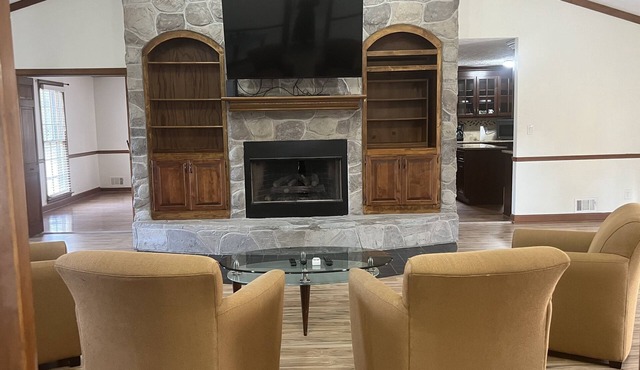 Newly Renovated 4 Bedroom Private House