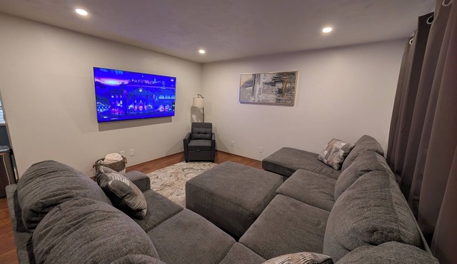 Newly Renovated 4-bedroom house w/Game Room Close to Everything!