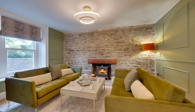 Newly renovated 4 Bedroom Cottage with Wood Burner