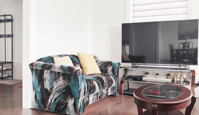 #Newly Renovated 4BR# in Central Falls! Perfect location 5 mins walk to DT