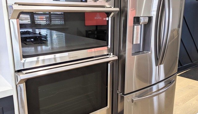 Newly renovated 4 Rooms and 3 Baths Suite w/Parking by Pearson Airportnn