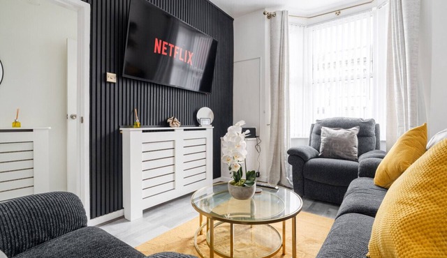 Newly Renovated 4BR House with lots of amenities