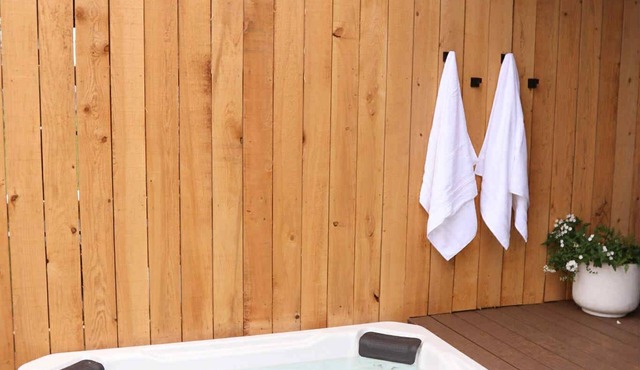 Newly Renovated 5- Bedroom House w/Hottub & Option to Gather Your Own Eggs