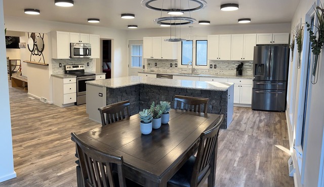 Newly Renovated 5-Bedroom Home Near Lambeau Field
